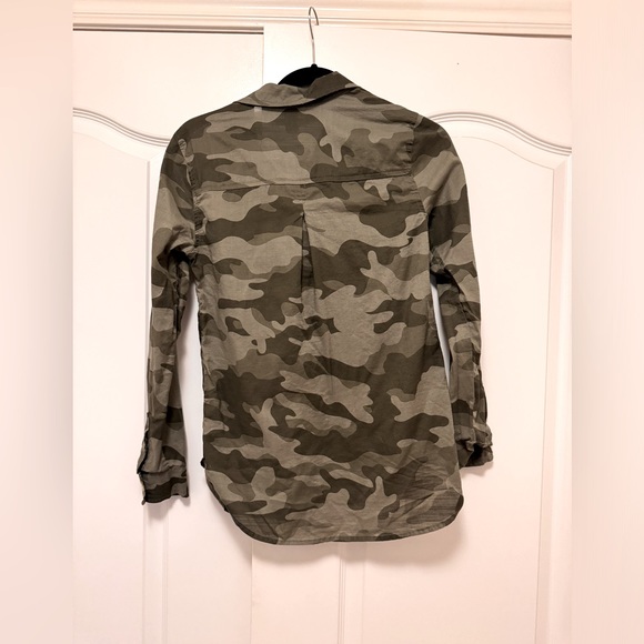 Old Navy camouflage pattern button down shirt - Size XS - Picture 2 of 2